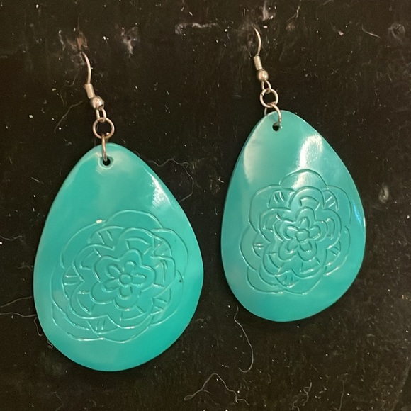 3” turquoise color year drop shaped floral diamond etch pattern dangle earrings - Picture 4 of 10